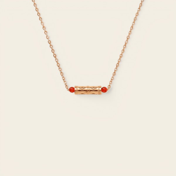Collier Verika Bijoux Indira doré à pendentif tube gravé et agate rouge