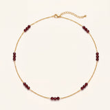Collier Cèdre ras de cou en grenat facetté et perles dorées - Verika Bijoux