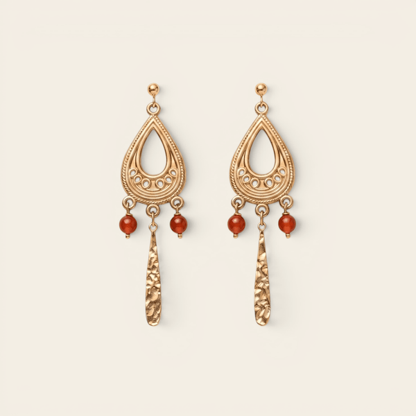 Boucles Verika Bijoux Tara dorées pendantes à l'agate rouge et or ajouré